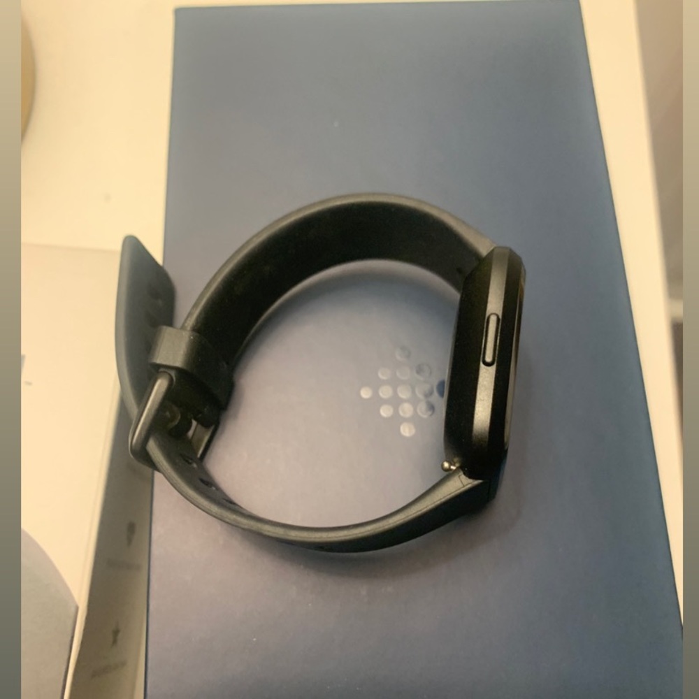 Fitbit Versa - Picture 5 of 9
